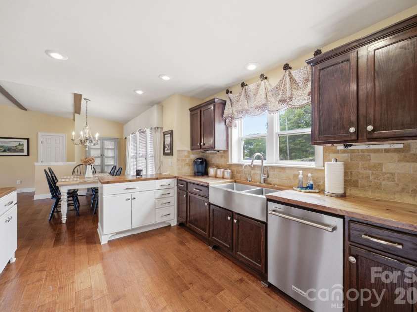 276 Four Diamond Drive, Seven Devils, NC 28604.  MLS# CAR4394348, YatesRealty ID 33119. 