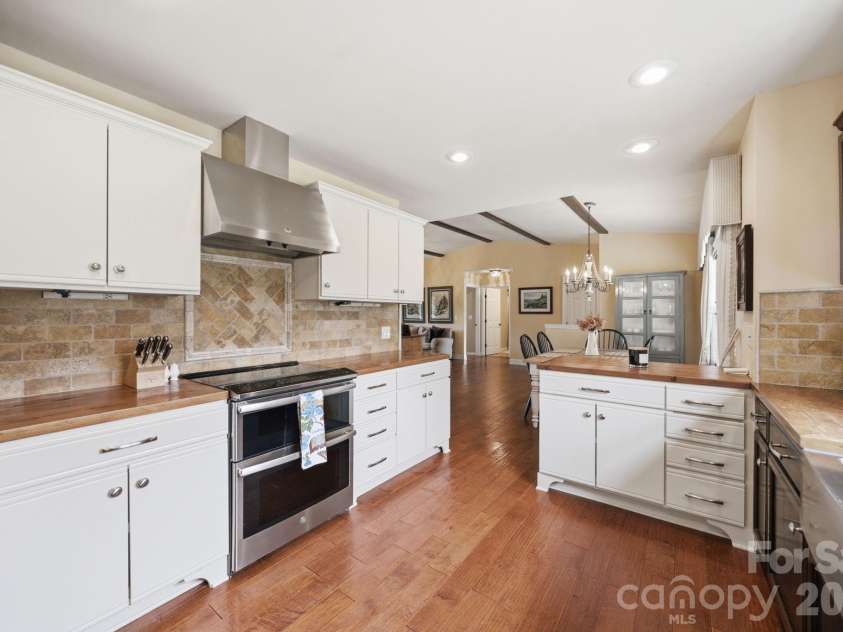 276 Four Diamond Drive, Seven Devils, NC 28604.  MLS# CAR4394348, YatesRealty ID 33119. 