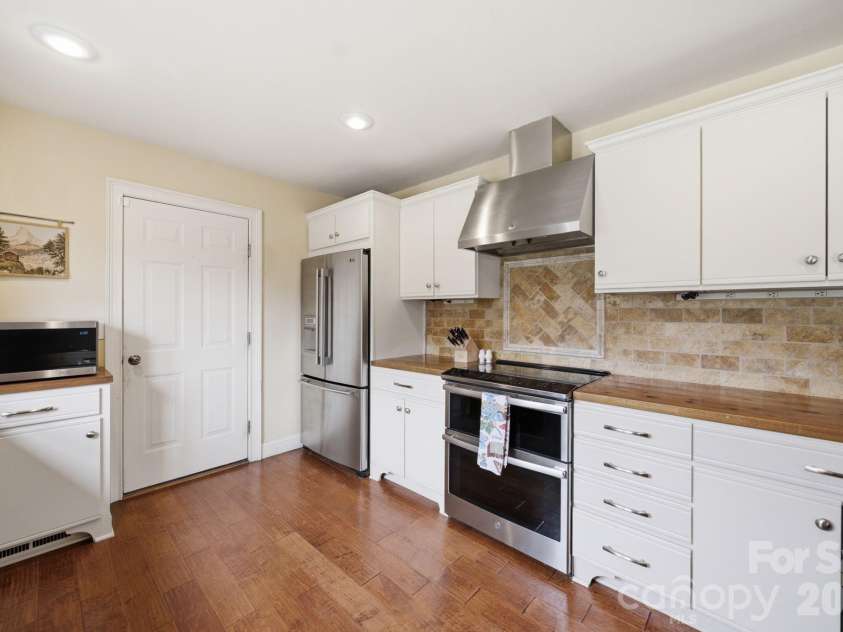 276 Four Diamond Drive, Seven Devils, NC 28604.  MLS# CAR4394348, YatesRealty ID 33119. 