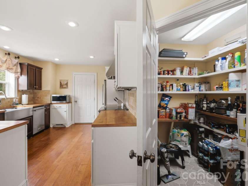 276 Four Diamond Drive, Seven Devils, NC 28604.  MLS# CAR4394348, YatesRealty ID 33119. 
