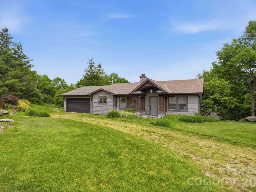 276 Four Diamond Drive, Seven Devils, NC 28604.  MLS# CAR4394348, YatesRealty ID 33119. 