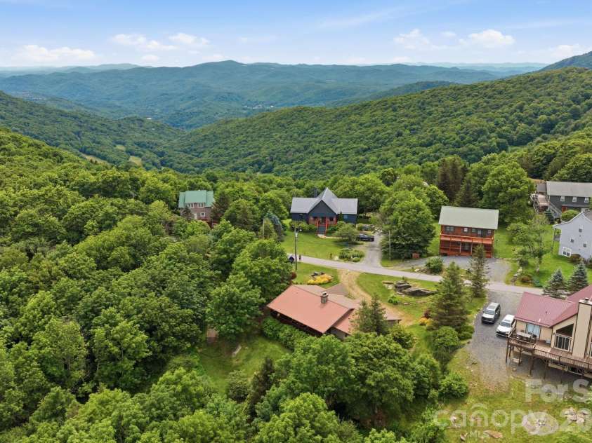 276 Four Diamond Drive, Seven Devils, NC 28604.  MLS# CAR4394348, YatesRealty ID 33119. 