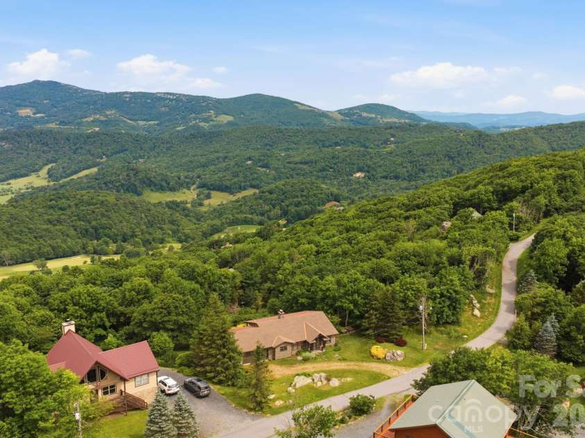 276 Four Diamond Drive, Seven Devils, NC 28604.  MLS# CAR4394348, YatesRealty ID 33119. 