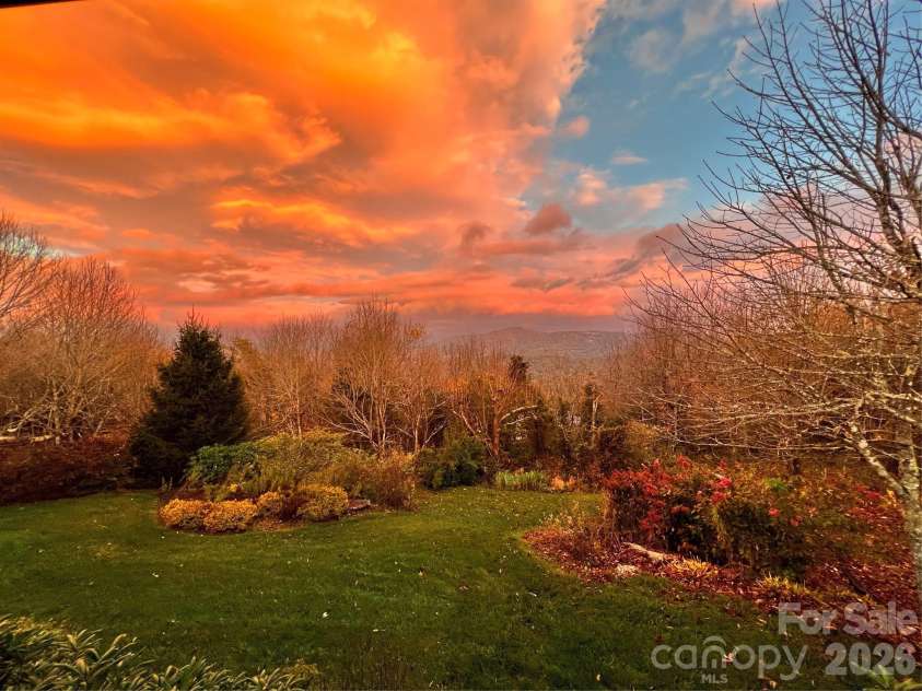 276 Four Diamond Drive, Seven Devils, NC 28604.  MLS# CAR4394348, YatesRealty ID 33119. Fall view