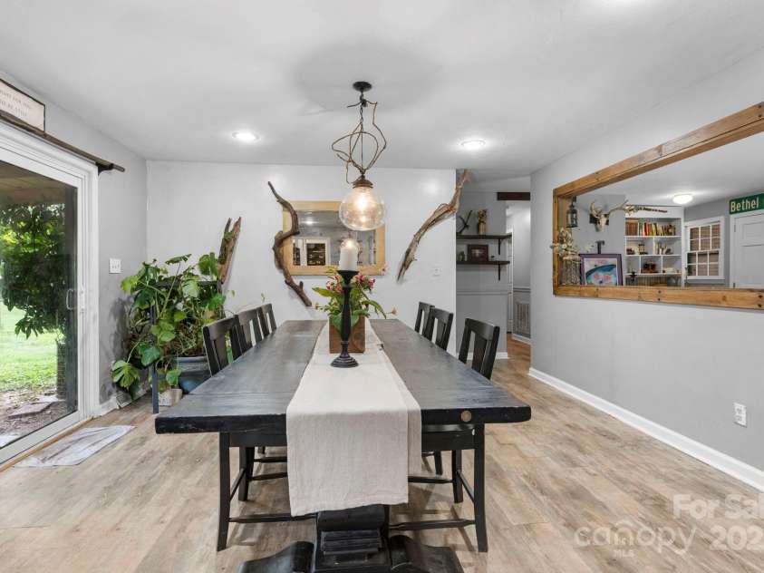 3843 22nd Street, Hickory, NC 28601.  MLS# CAR4289895, YatesRealty ID 33119. 