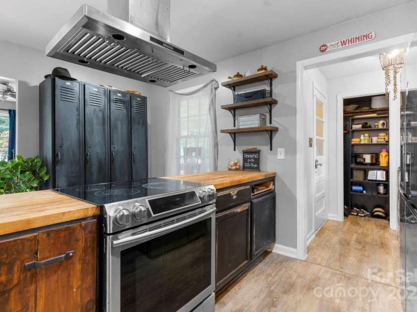 3843 22nd Street, Hickory, NC 28601.  MLS# CAR4289895, YatesRealty ID 33119. 