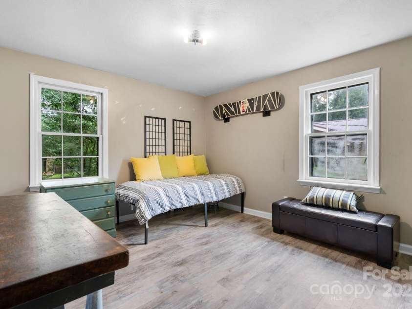 3843 22nd Street, Hickory, NC 28601.  MLS# CAR4289895, YatesRealty ID 33119. 