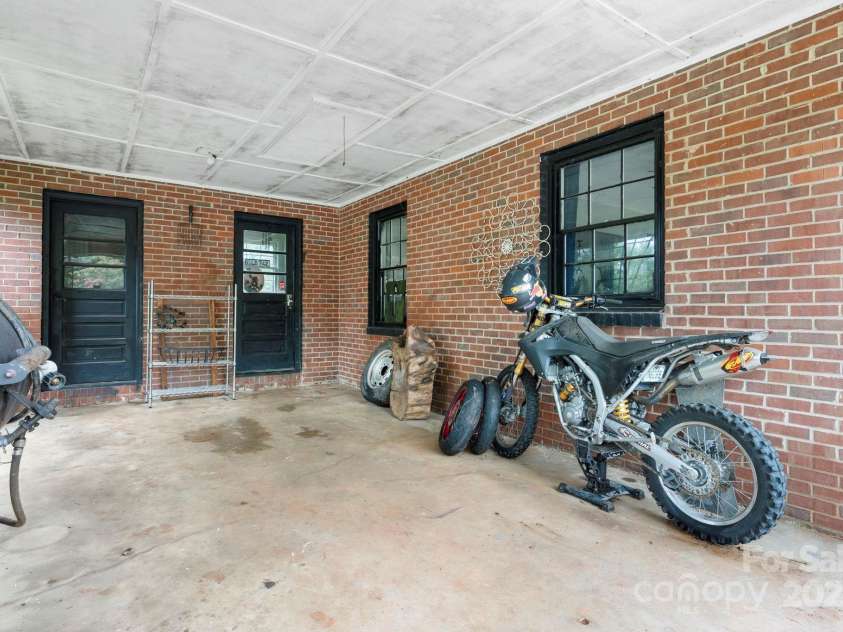 3843 22nd Street, Hickory, NC 28601.  MLS# CAR4289895, YatesRealty ID 33119. 