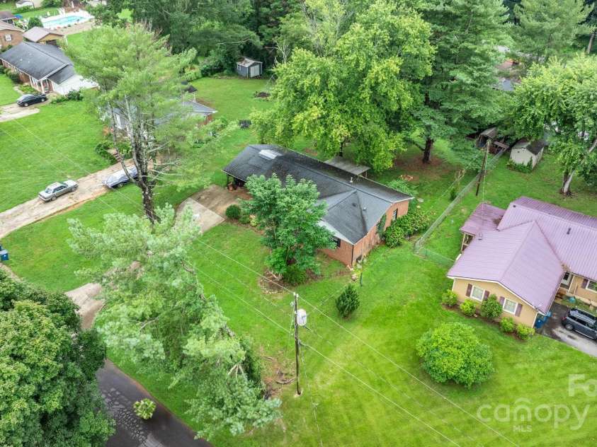 3843 22nd Street, Hickory, NC 28601.  MLS# CAR4289895, YatesRealty ID 33119. 