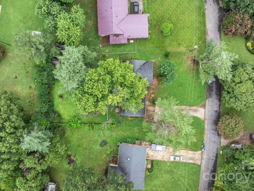 3843 22nd Street, Hickory, NC 28601.  MLS# CAR4289895, YatesRealty ID 33119. 