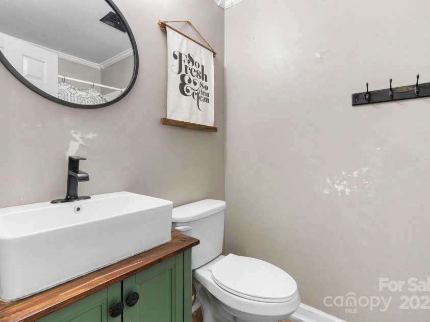 3843 22nd Street, Hickory, NC 28601.  MLS# CAR4289895, YatesRealty ID 33119. Full bath