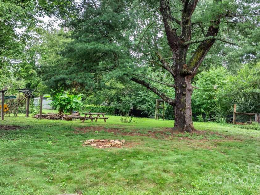 3843 22nd Street, Hickory, NC 28601.  MLS# CAR4289895, YatesRealty ID 33119. Huge fenced in back yard