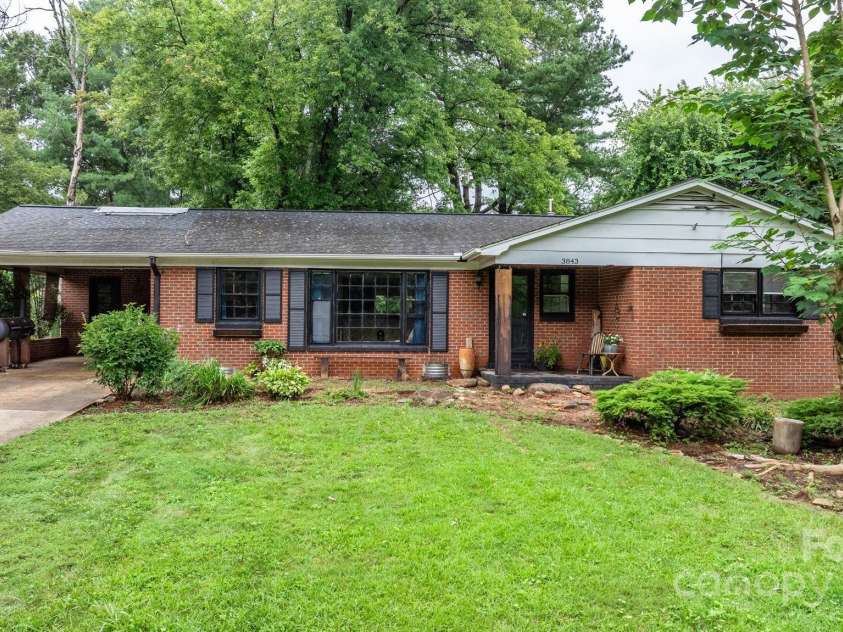 3843 22nd Street, Hickory, NC 28601.  MLS# CAR4289895, YatesRealty ID 33119. Welcome Home to Hickory Woods!