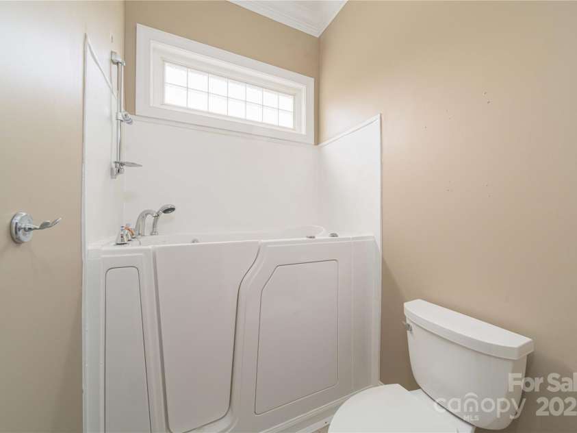 38 Par Drive, Granite Falls, NC 28630.  MLS# CAR4309400, YatesRealty ID 3312. 