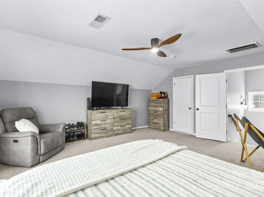 9724 Cadman Court, Cornelius, NC 28031.  MLS# CAR4233696, YatesRealty ID 3312. 3rd Floor Bed/Bonus!
