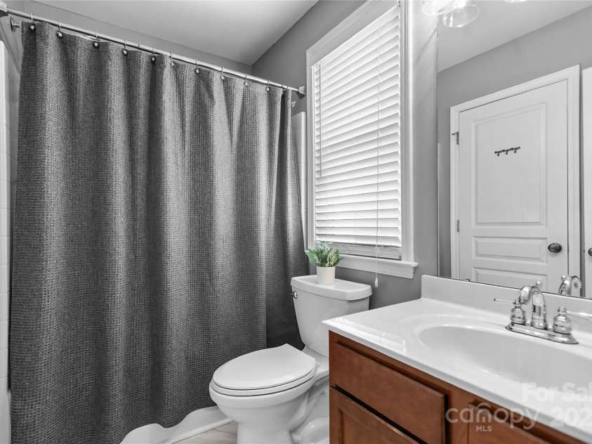 9724 Cadman Court, Cornelius, NC 28031.  MLS# CAR4233696, YatesRealty ID 3312. Jack & Jill Bath!
