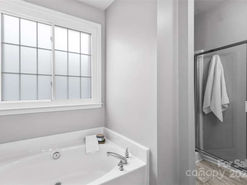 9724 Cadman Court, Cornelius, NC 28031.  MLS# CAR4233696, YatesRealty ID 3312. Primary Bath with garden tub, separate shower & tile floors!