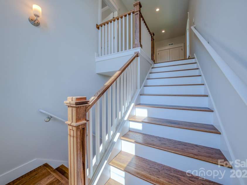 167 Collin Place, Asheville, NC 28804.  MLS# CAR4149968, YatesRealty ID 33122. Photo Similar