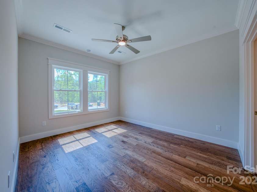 167 Collin Place, Asheville, NC 28804.  MLS# CAR4149968, YatesRealty ID 33122. Photo Similar (Primary BR)