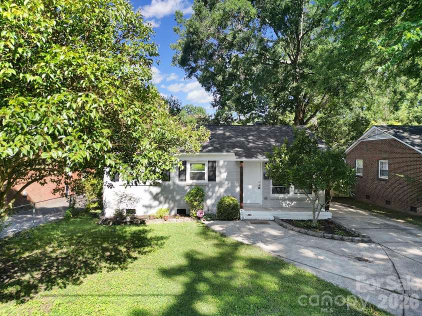 1801 Dallas Avenue, Charlotte, NC 28205.  MLS# CAR4397599, YatesRealty ID 33122. 