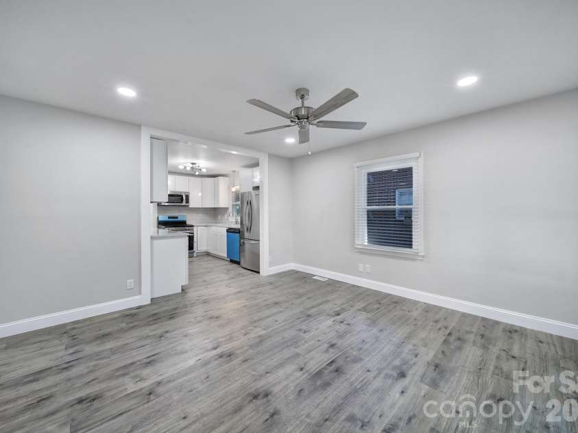 1801 Dallas Avenue, Charlotte, NC 28205.  MLS# CAR4397599, YatesRealty ID 33122. 