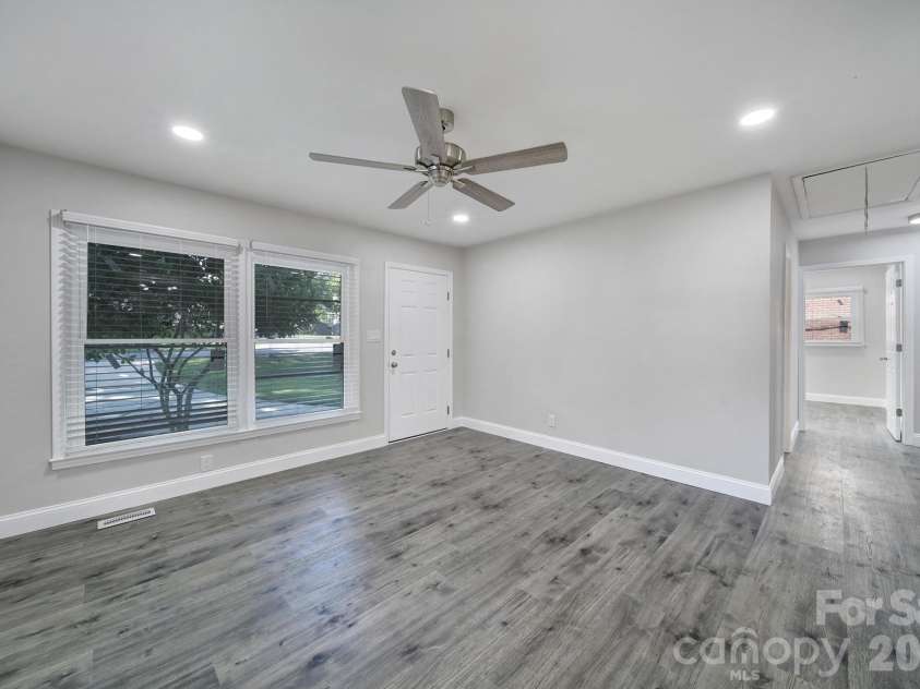 1801 Dallas Avenue, Charlotte, NC 28205.  MLS# CAR4397599, YatesRealty ID 33122. 