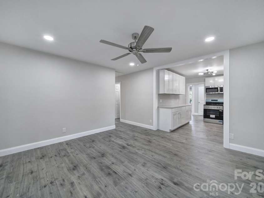 1801 Dallas Avenue, Charlotte, NC 28205.  MLS# CAR4397599, YatesRealty ID 33122. 