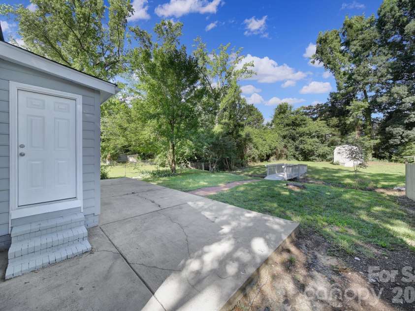 1801 Dallas Avenue, Charlotte, NC 28205.  MLS# CAR4397599, YatesRealty ID 33122. 
