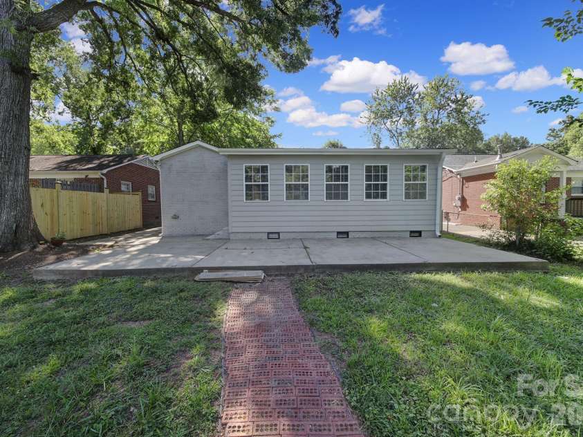 1801 Dallas Avenue, Charlotte, NC 28205.  MLS# CAR4397599, YatesRealty ID 33122. 