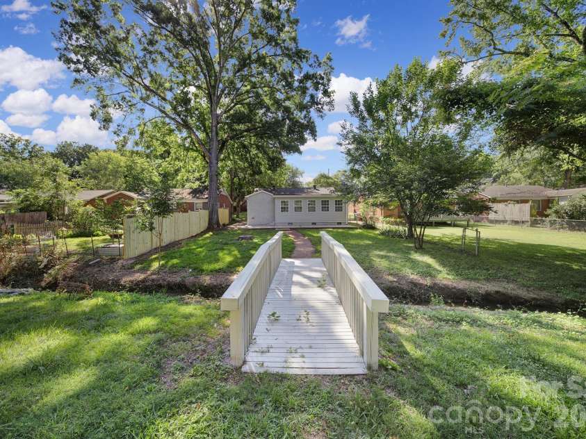 1801 Dallas Avenue, Charlotte, NC 28205.  MLS# CAR4397599, YatesRealty ID 33122. 
