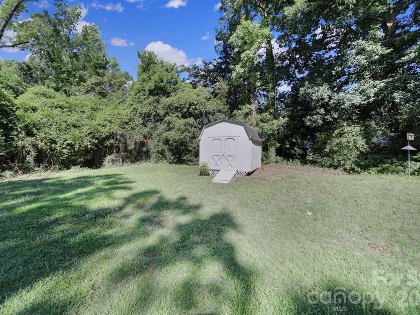 1801 Dallas Avenue, Charlotte, NC 28205.  MLS# CAR4397599, YatesRealty ID 33122. 