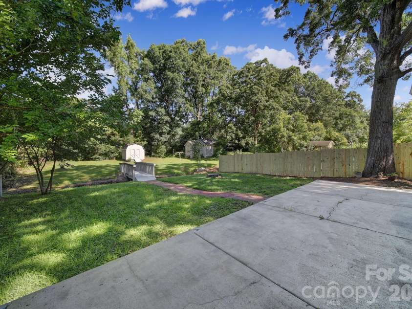 1801 Dallas Avenue, Charlotte, NC 28205.  MLS# CAR4397599, YatesRealty ID 33122. 