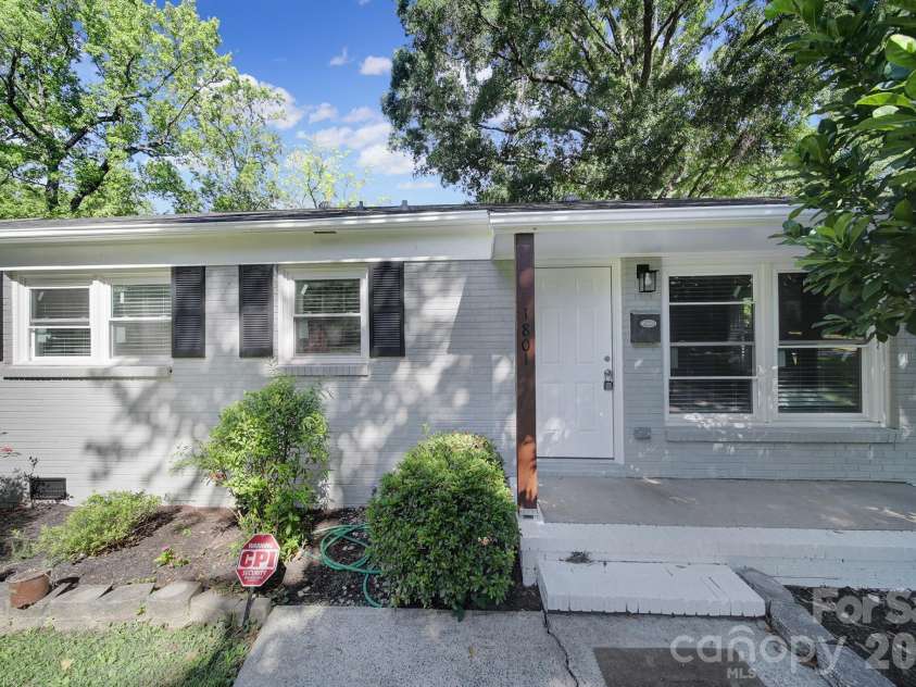 1801 Dallas Avenue, Charlotte, NC 28205.  MLS# CAR4397599, YatesRealty ID 33122. 