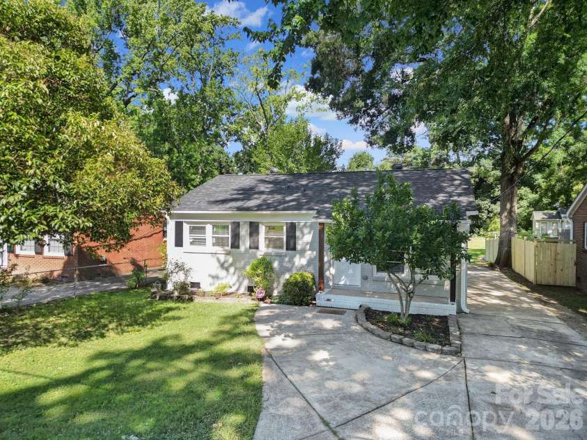 1801 Dallas Avenue, Charlotte, NC 28205.  MLS# CAR4397599, YatesRealty ID 33122. 