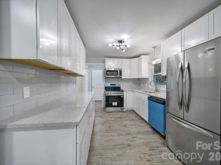 1801 Dallas Avenue, Charlotte, NC 28205.  MLS# CAR4397599, YatesRealty ID 33122. 