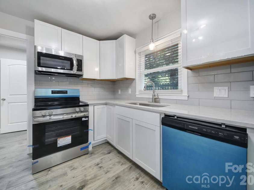 1801 Dallas Avenue, Charlotte, NC 28205.  MLS# CAR4397599, YatesRealty ID 33122. 