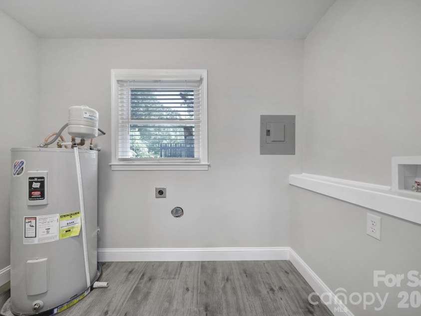 1801 Dallas Avenue, Charlotte, NC 28205.  MLS# CAR4397599, YatesRealty ID 33122. 