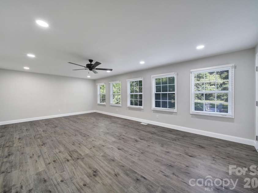 1801 Dallas Avenue, Charlotte, NC 28205.  MLS# CAR4397599, YatesRealty ID 33122. 