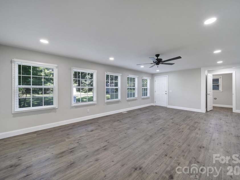 1801 Dallas Avenue, Charlotte, NC 28205.  MLS# CAR4397599, YatesRealty ID 33122. 
