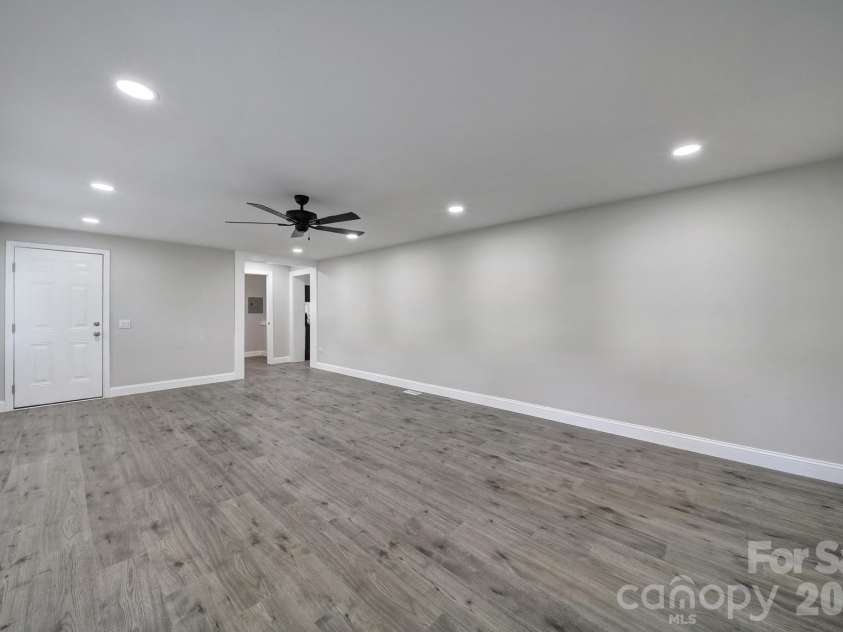 1801 Dallas Avenue, Charlotte, NC 28205.  MLS# CAR4397599, YatesRealty ID 33122. 
