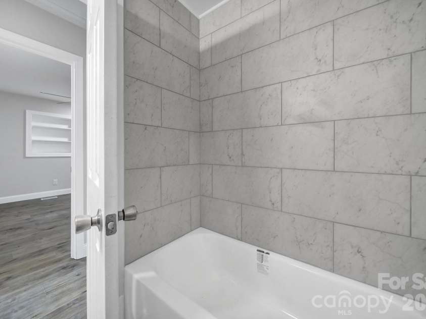 1801 Dallas Avenue, Charlotte, NC 28205.  MLS# CAR4397599, YatesRealty ID 33122. 