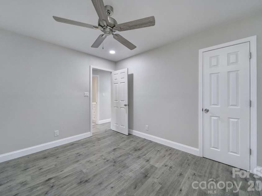 1801 Dallas Avenue, Charlotte, NC 28205.  MLS# CAR4397599, YatesRealty ID 33122. 