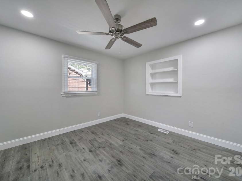 1801 Dallas Avenue, Charlotte, NC 28205.  MLS# CAR4397599, YatesRealty ID 33122. 