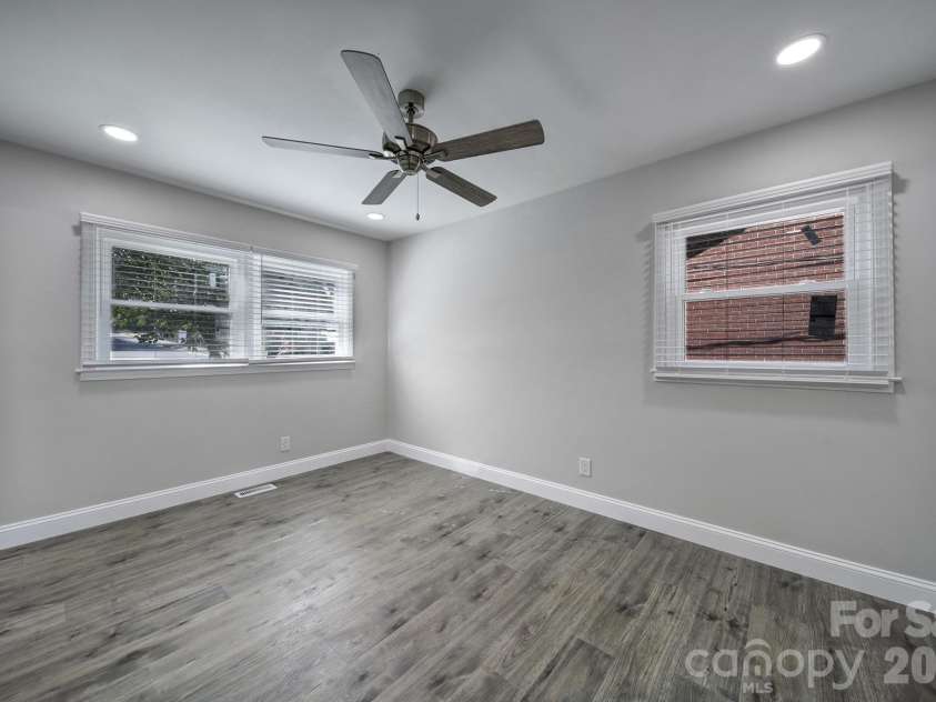 1801 Dallas Avenue, Charlotte, NC 28205.  MLS# CAR4397599, YatesRealty ID 33122. 