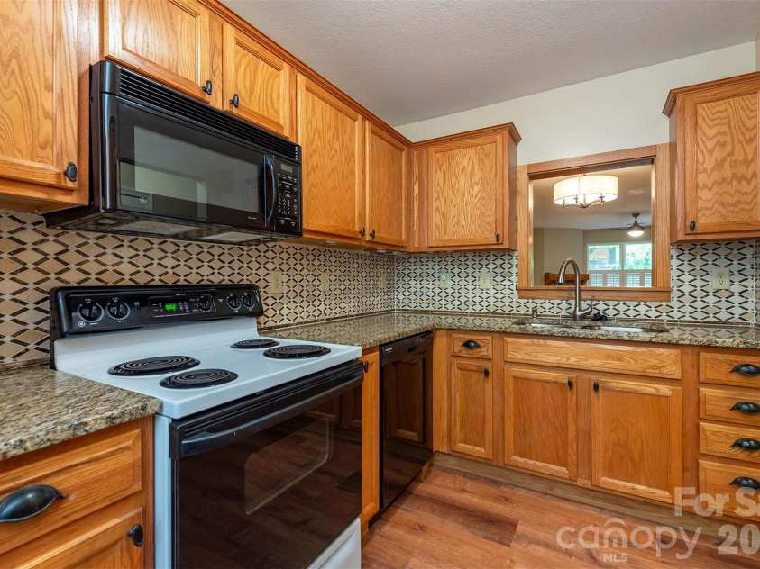 509 Carrington Place, Arden, NC 28704.  MLS# CAR4384818, YatesRealty ID 33123. Kitchen