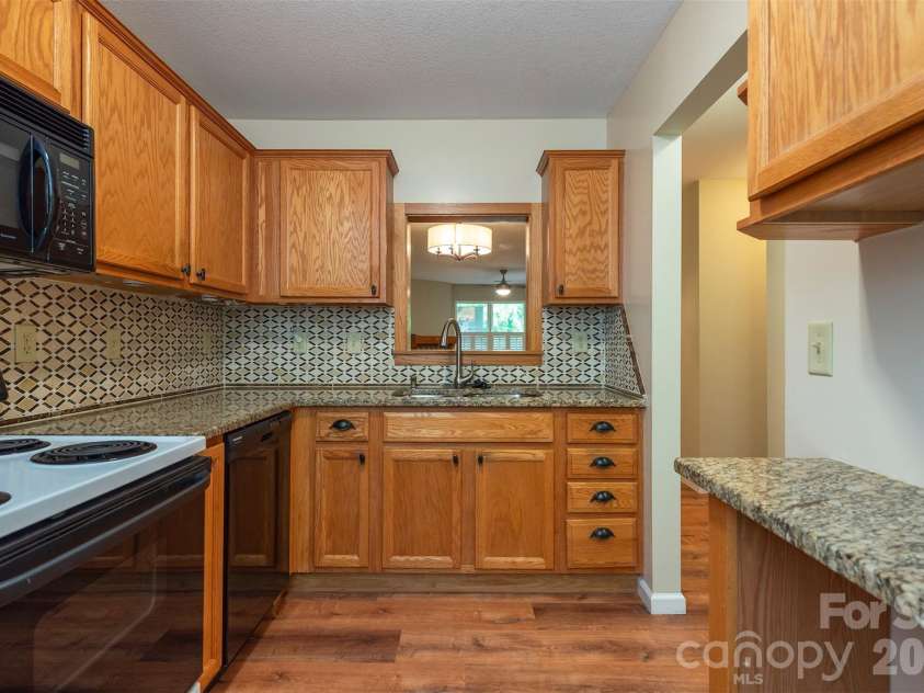 509 Carrington Place, Arden, NC 28704.  MLS# CAR4384818, YatesRealty ID 33123. Kitchen