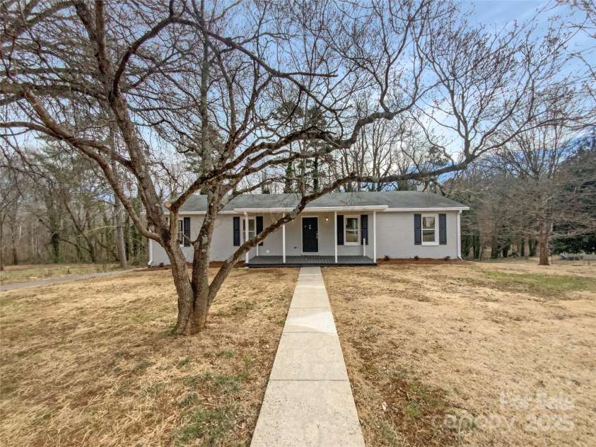 510 Newport Drive, Salisbury, NC 28144.  MLS# CAR4235417, YatesRealty ID 33123. 