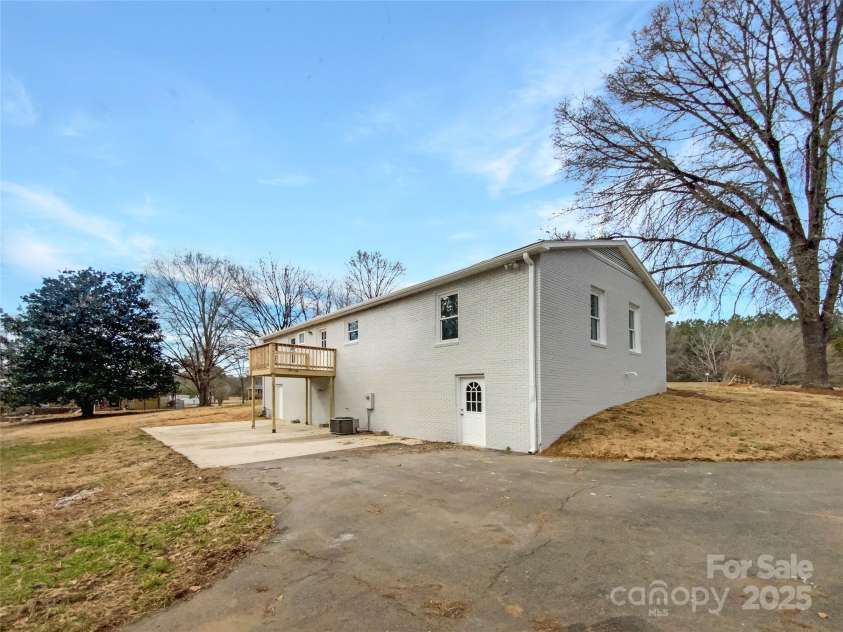 510 Newport Drive, Salisbury, NC 28144.  MLS# CAR4235417, YatesRealty ID 33123. 