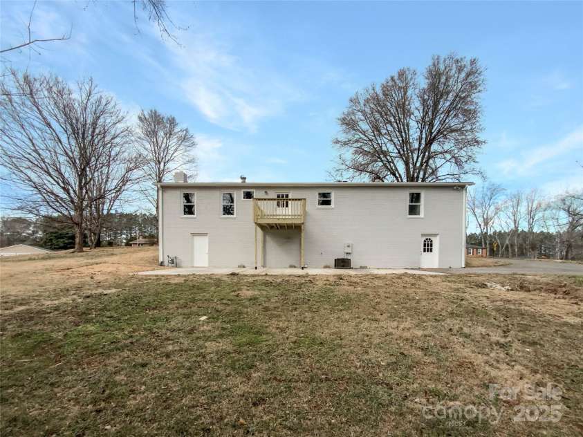 510 Newport Drive, Salisbury, NC 28144.  MLS# CAR4235417, YatesRealty ID 33123. 