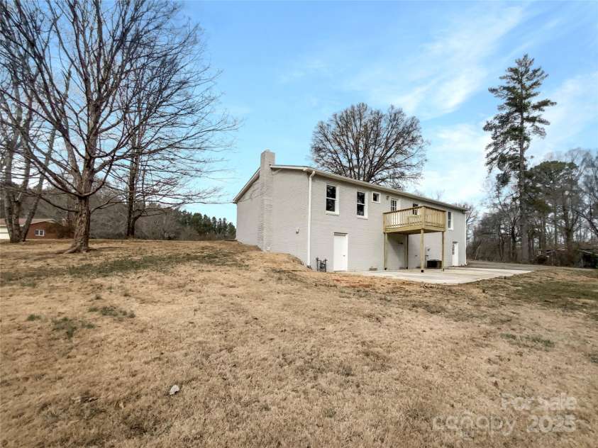 510 Newport Drive, Salisbury, NC 28144.  MLS# CAR4235417, YatesRealty ID 33123. 